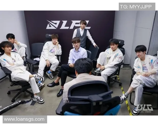 BLG战队与FPX战队的激烈对决引发Rushia粉丝热议