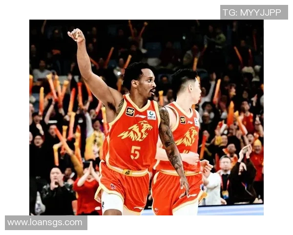 巴里-布朗携手再获胜利，助力球队跻身季后赛争夺