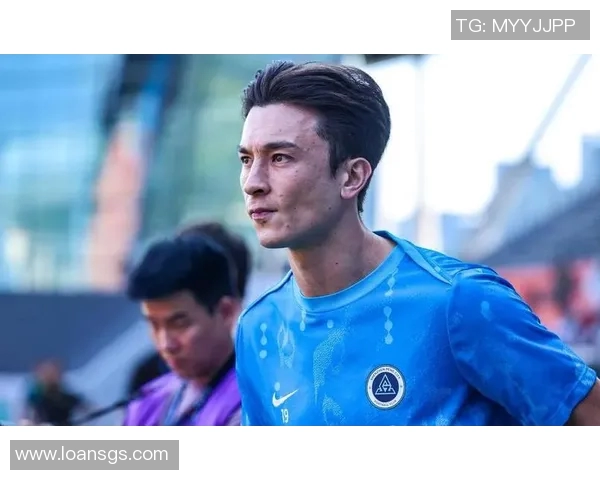 安永佳精彩破门助力上海海港赢得关键比赛展现球队实力与团结精神