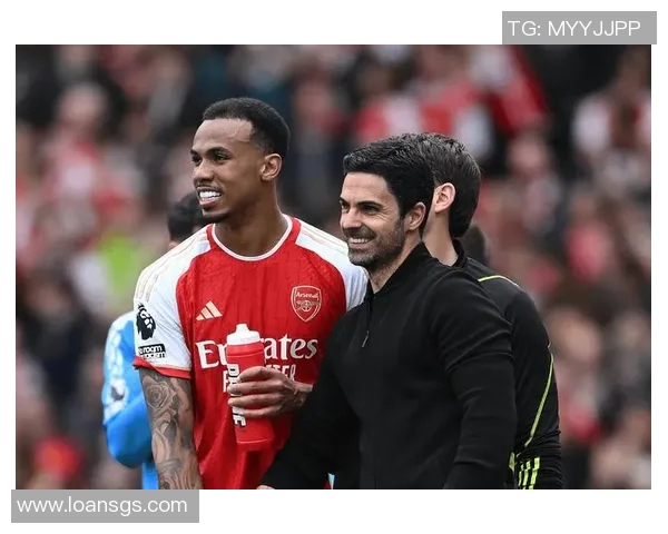 曼联官方宣布签下新后卫，引援计划渐入佳境